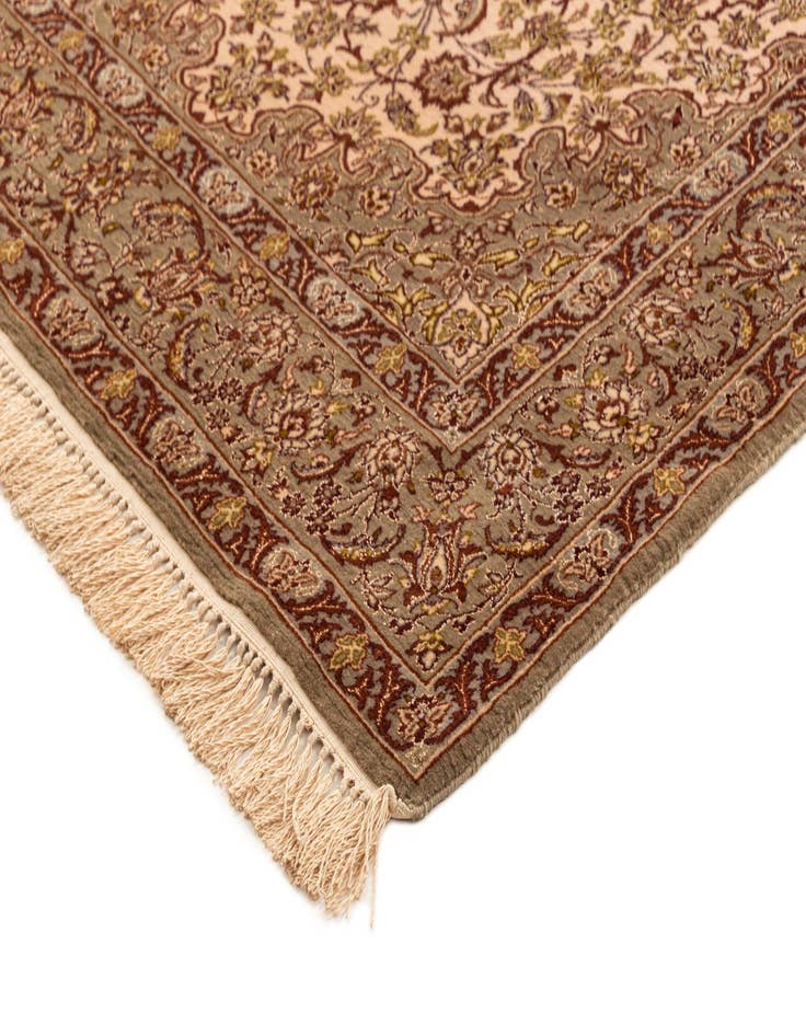 Detail image of 3' 6 x 5' 6 Isfahan Rug