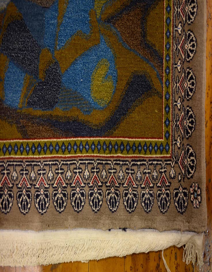 Detail image of 3' 9 x 5' 8 Hand Knotted Isfahan Persian Rug