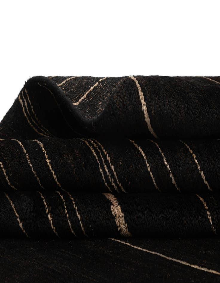 Detail image of 4' 5 x 6' 4 Juma Wool Rug