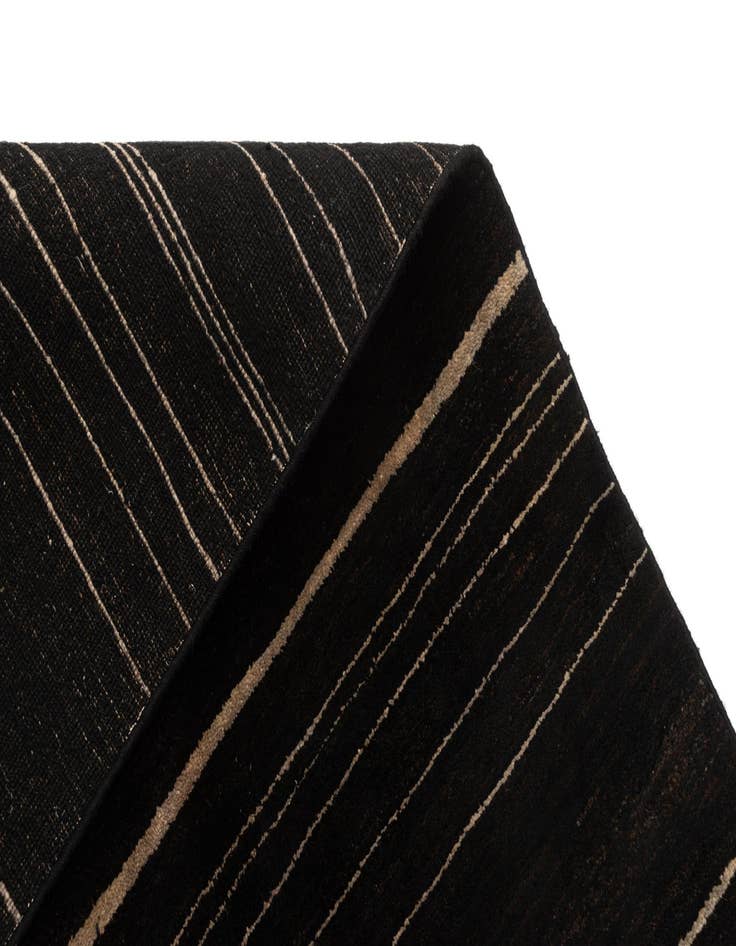 Detail image of 4' 5 x 6' 4 Juma Wool Rug