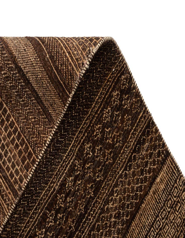 Detail image of 4' 5 x 6' 8 Juma Wool Rug