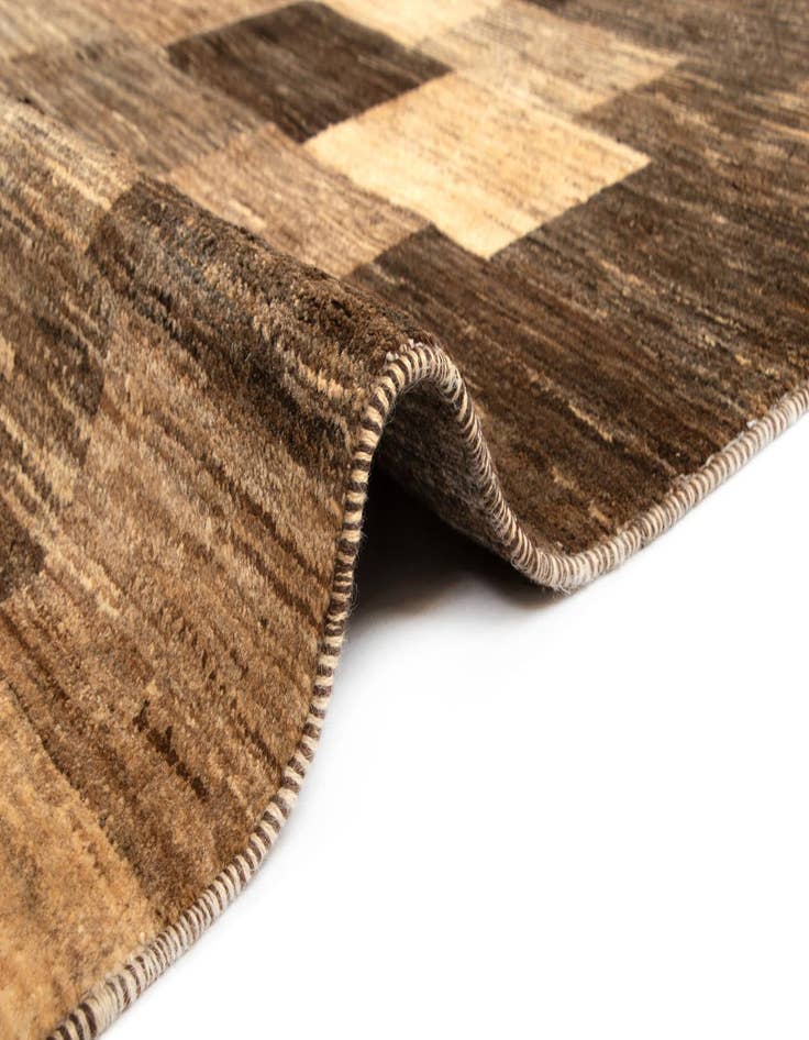 Detail image of 5' 5 x 8' Juma Wool Rug