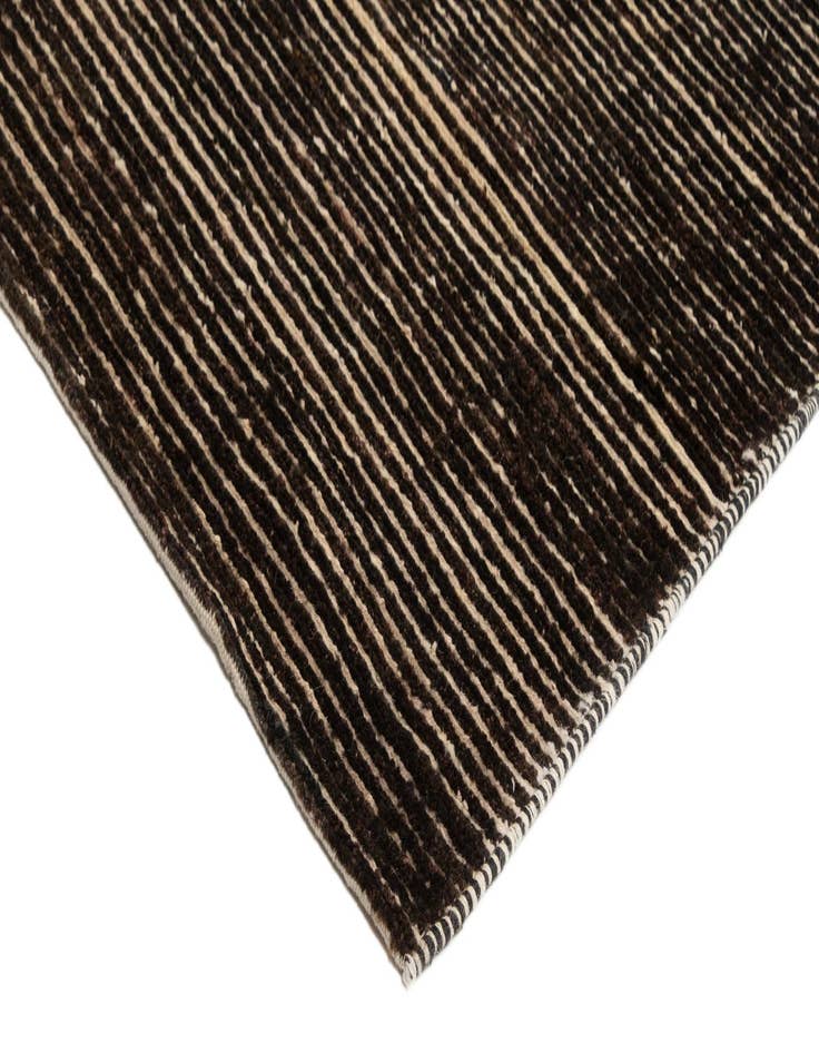 Detail image of 6' x 8' 11 Juma Wool Rug