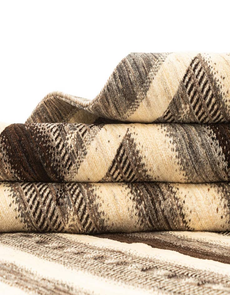 Detail image of 6' 9 x 6' 11 Hand Knotted Kashkuli Rug