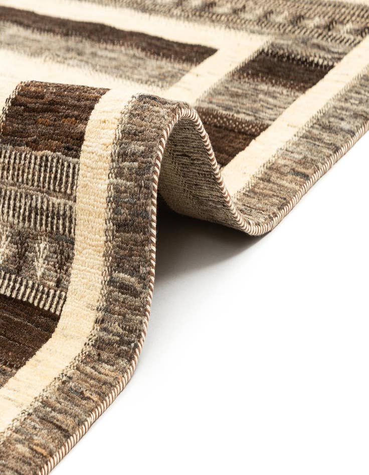 Detail image of 6' 9 x 6' 11 Hand Knotted Kashkuli Rug