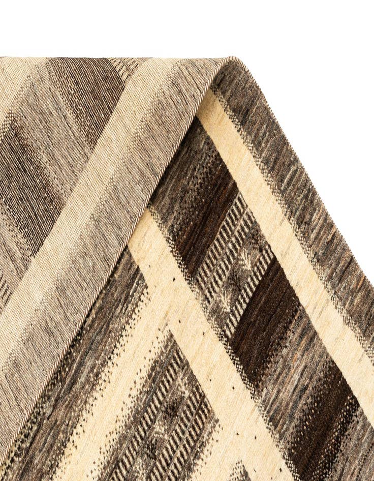 Detail image of 6' 9 x 6' 11 Hand Knotted Kashkuli Rug