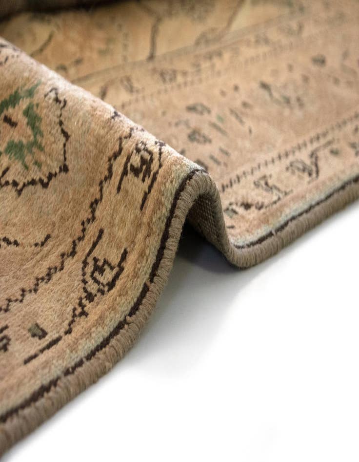 Detail image of 6' 6 x 9' 9 Hand Knotted Kashmar Persian Wool Rug