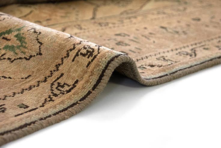 Detail image of 6' 6 x 9' 9 Hand Knotted Kashmar Persian Wool Rug