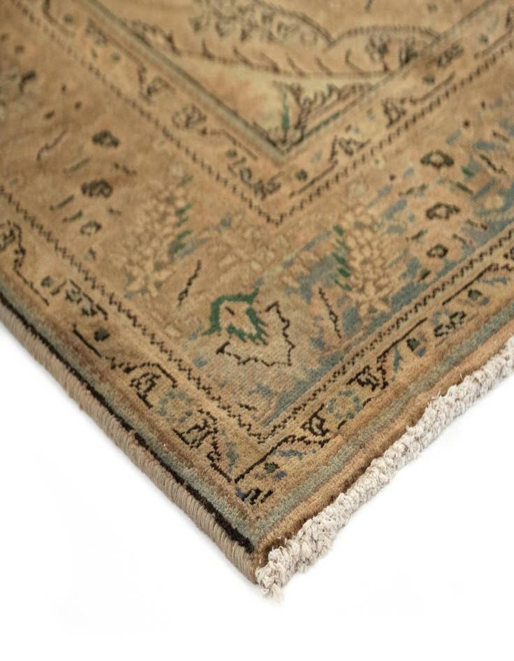Detail image of 6' 6 x 9' 9 Hand Knotted Kashmar Persian Wool Rug