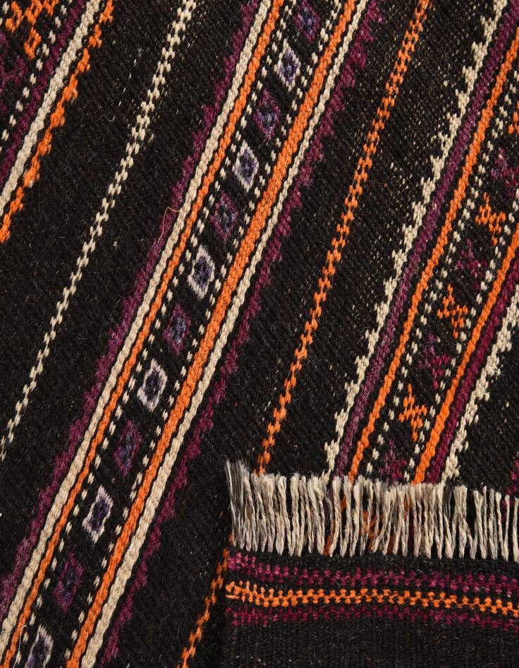 Detail image of 5' 7 x 9' 10  Hand Woven Kilim Fars Wool Rug