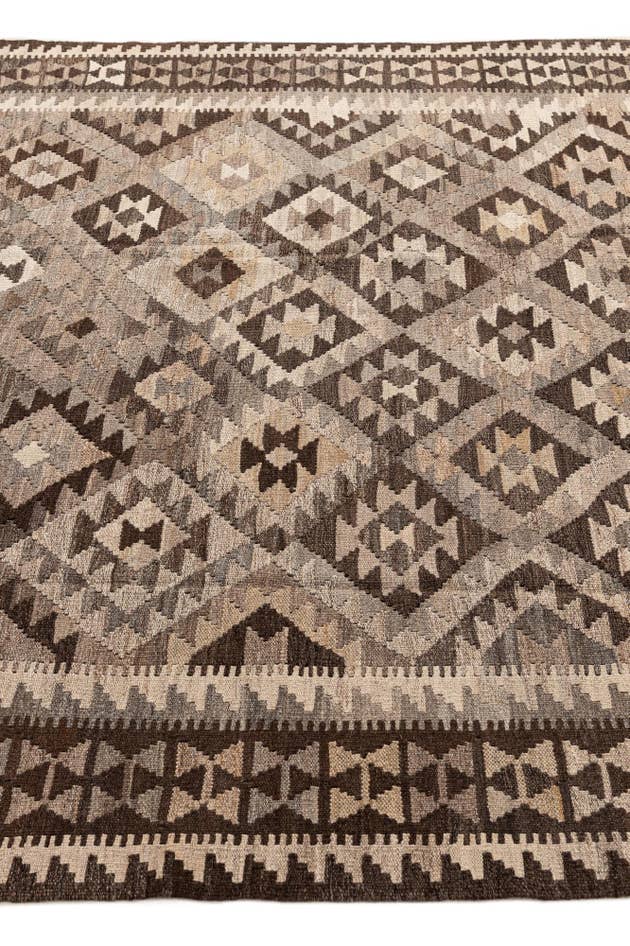 Detail image of 6' 8 x 9' Hand Woven Kilim Maymana Wool Rug