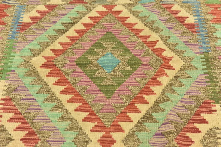 Detail image of 4' 2 x 5' 9 Hand Woven Kilim Maymana Wool Rug