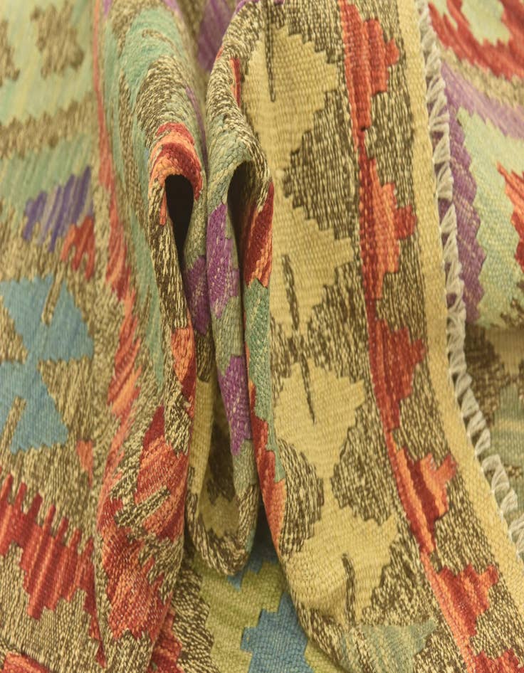 Detail image of 4' x 5' 10  Hand Woven Kilim Maymana Wool Rug