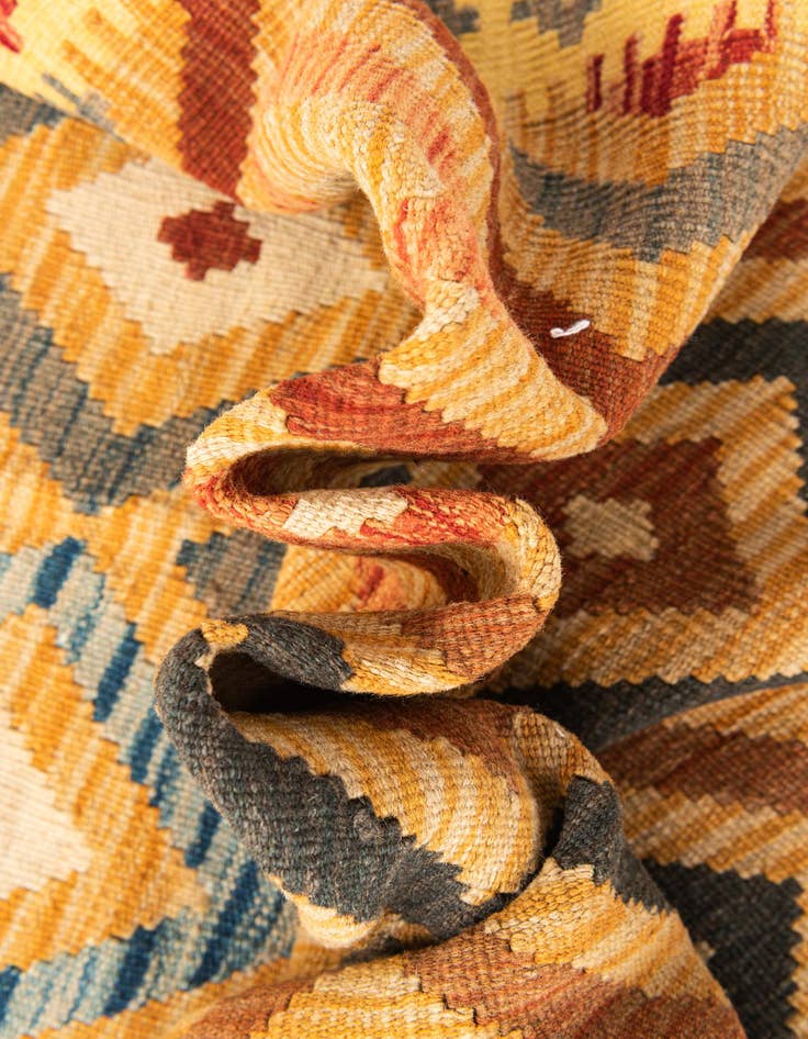 Detail image of 4' 9 x 6' 4 Hand Woven Kilim Maymana Wool Rug