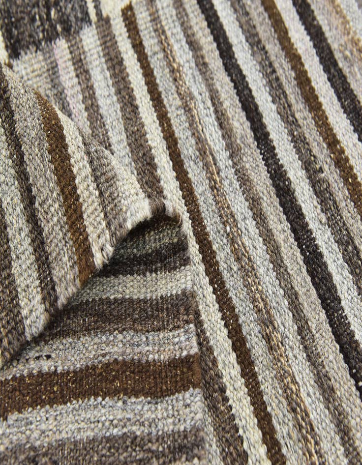 Detail image of 5' 5 x 7' 9  Hand Woven Kilim Modern Wool Rug