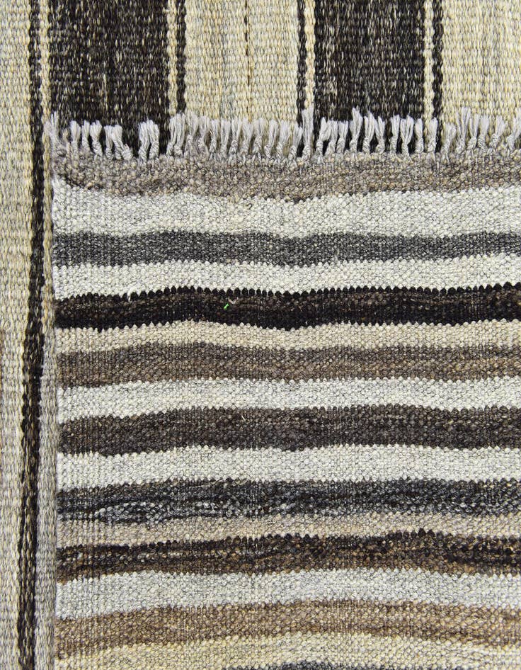 Detail image of 5' 5 x 7' 9  Hand Woven Kilim Modern Wool Rug