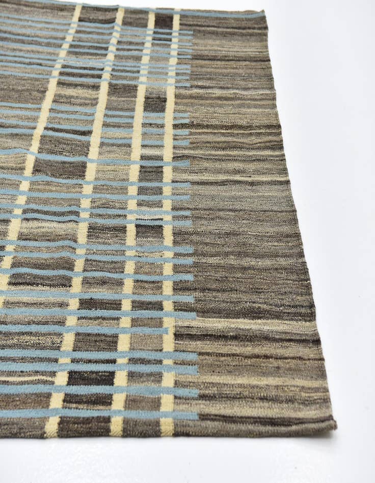 Detail image of 5' 6 x 8'  Hand Woven Kilim Modern Wool Rug