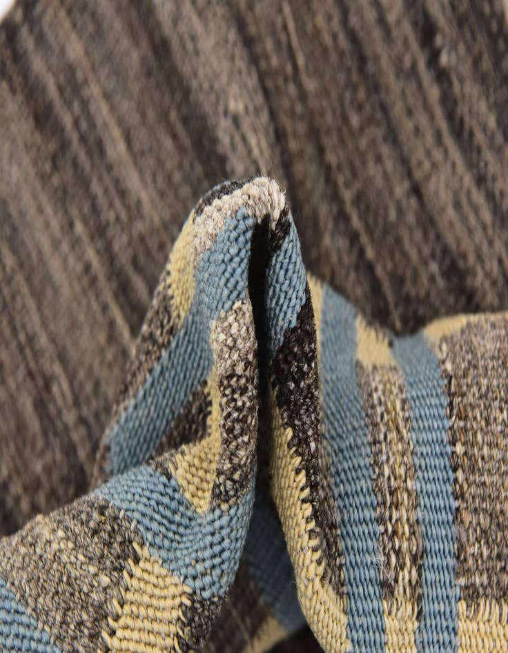 Detail image of 5' 6 x 8'  Hand Woven Kilim Modern Wool Rug