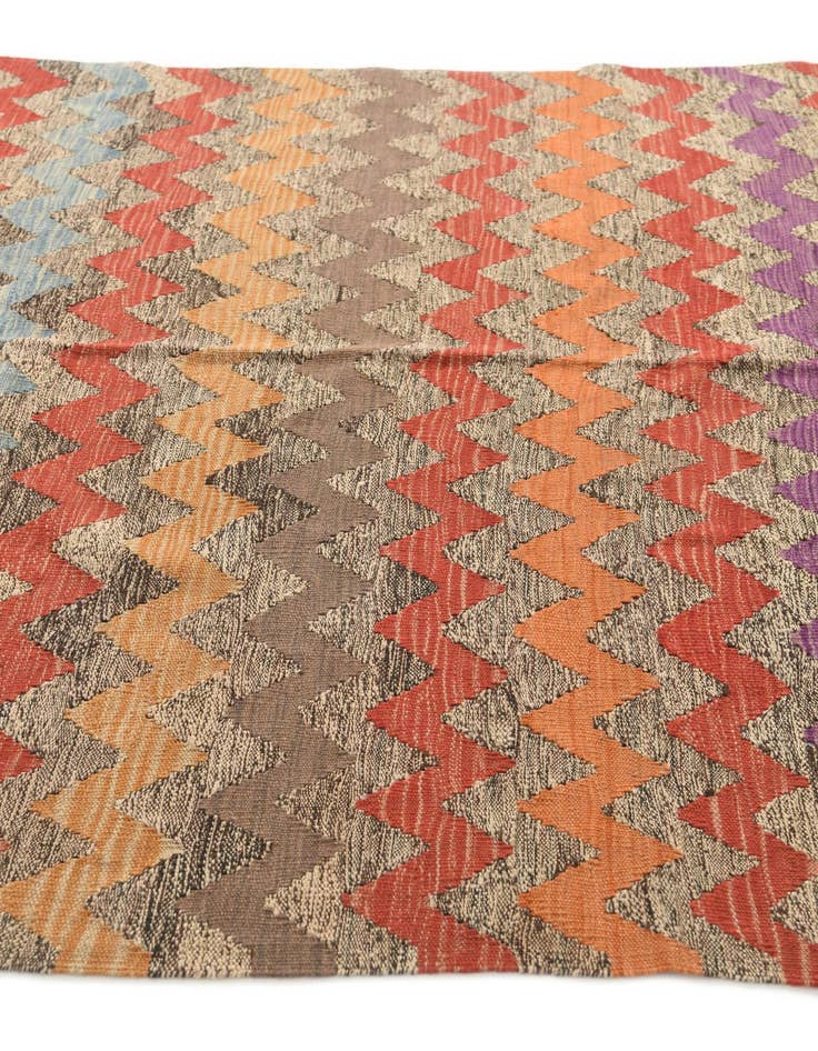 Detail image of 5' 6 x 7' 7  Hand Woven Kilim Modern Wool Rug