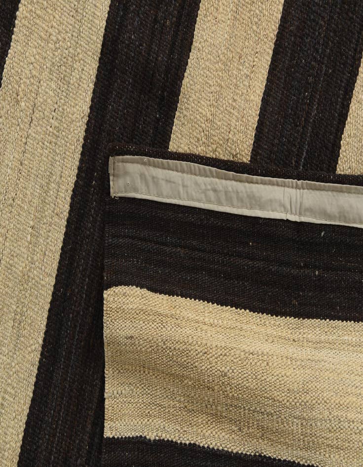 Detail image of 5' 8 x 8'  Hand Woven Kilim Modern Wool Rug