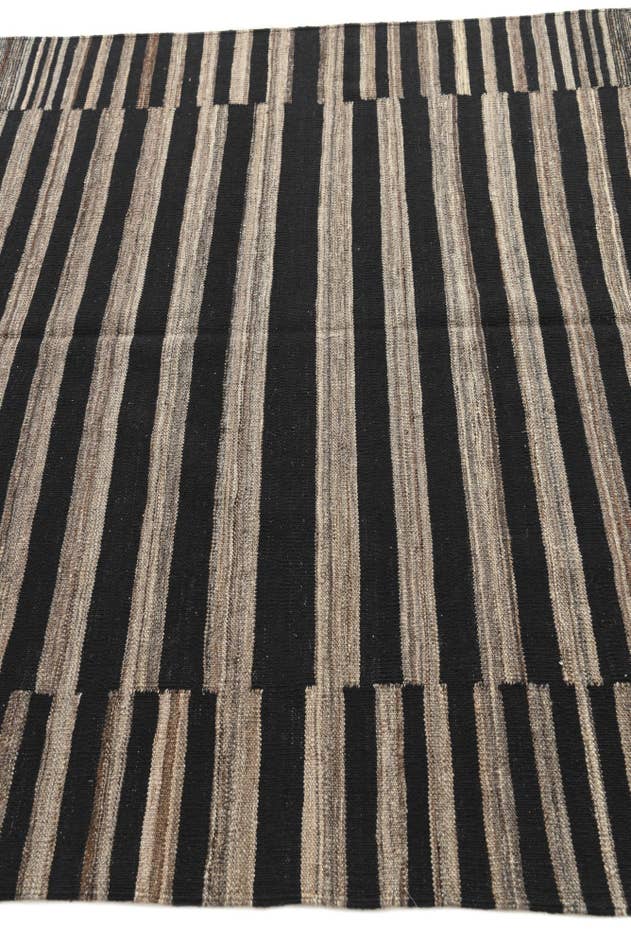 Detail image of 5' 3 x 6' 5 Hand Woven Kilim Modern Wool Rug