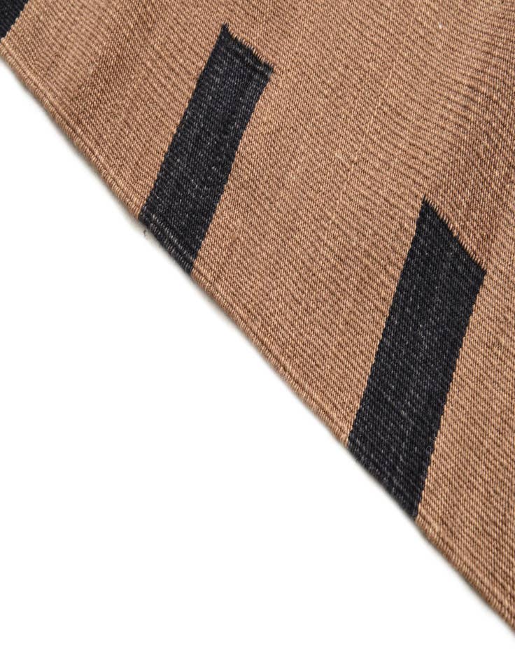 Detail image of 4' 2 x 5' 6  Hand Woven Kilim Modern Wool Rug