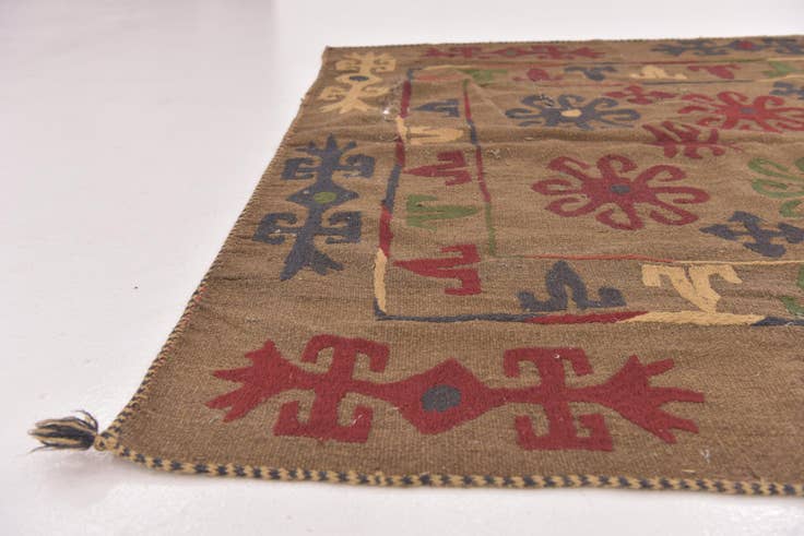 Detail image of 4' 10 x 6' 4 Hand Woven Kilim Suzani Wool Rug