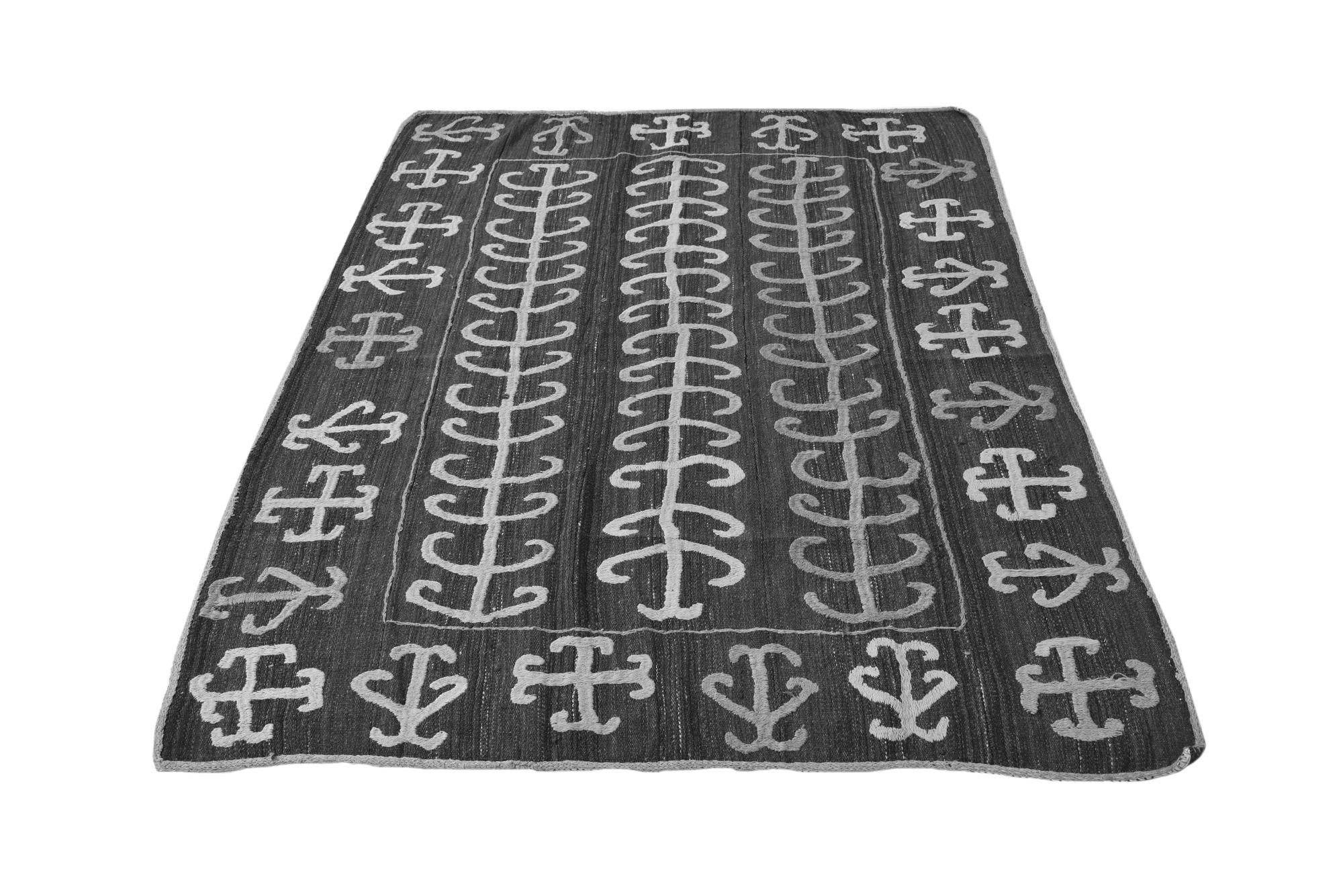 4' 4 x 6' 3 Hand Woven Kilim Suzani Wool Rug