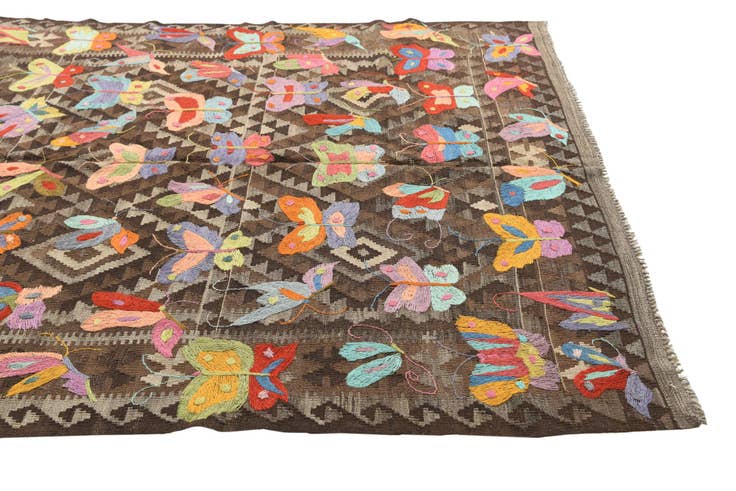 Detail image of 5' 6 x 7' 9 Hand Woven Kilim Suzani Wool Rug
