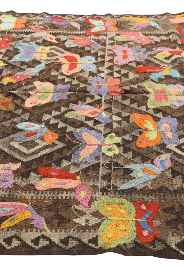Detail image of 5' 6 x 7' 9 Hand Woven Kilim Suzani Wool Rug
