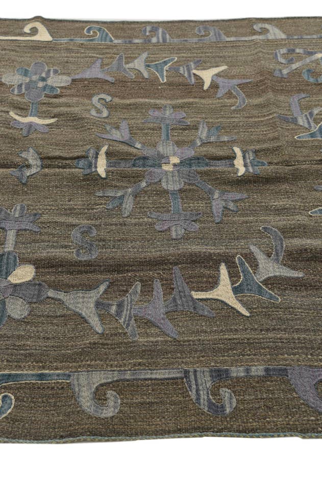 Detail image of 4' 7 x 6' 7 Hand Woven Kilim Suzani Wool Rug