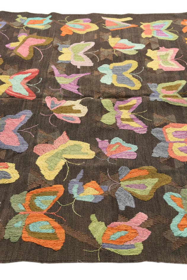 Detail image of 4' 10 x 6' 6 Hand Woven Kilim Suzani Wool Rug