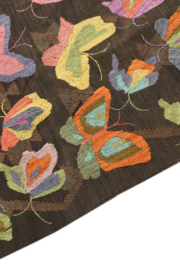 Detail image of 4' 10 x 6' 6 Hand Woven Kilim Suzani Wool Rug