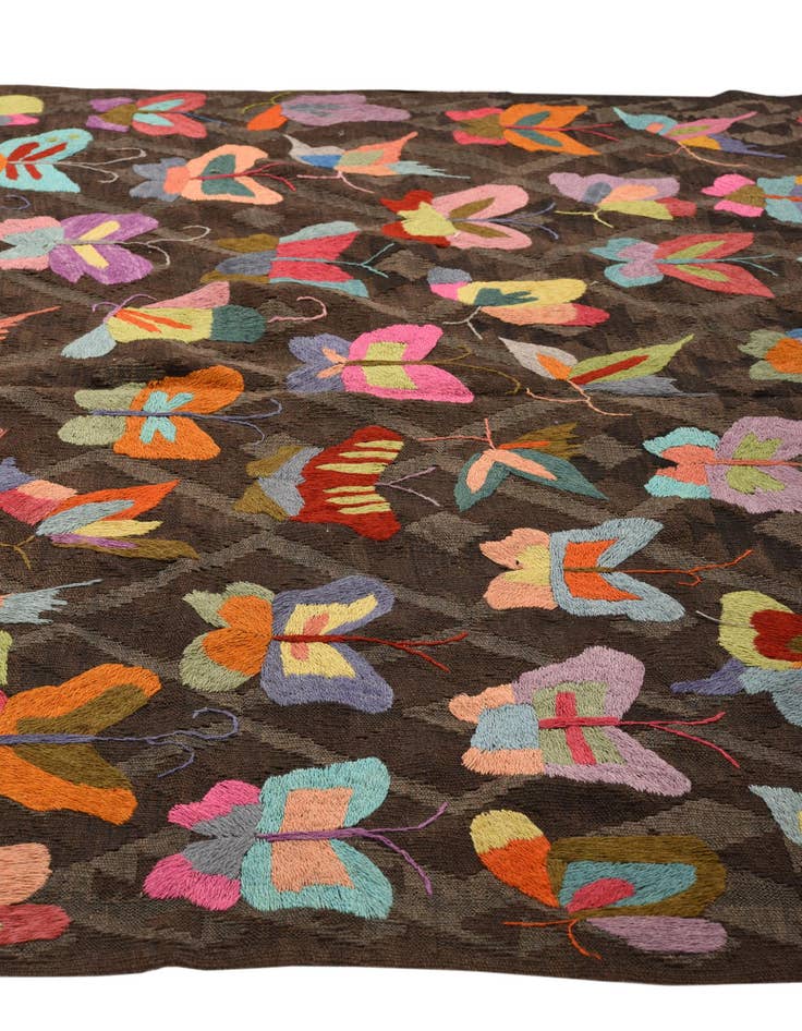 Detail image of 6' 6 x 9' 8  Hand Woven Kilim Suzani Wool Rug