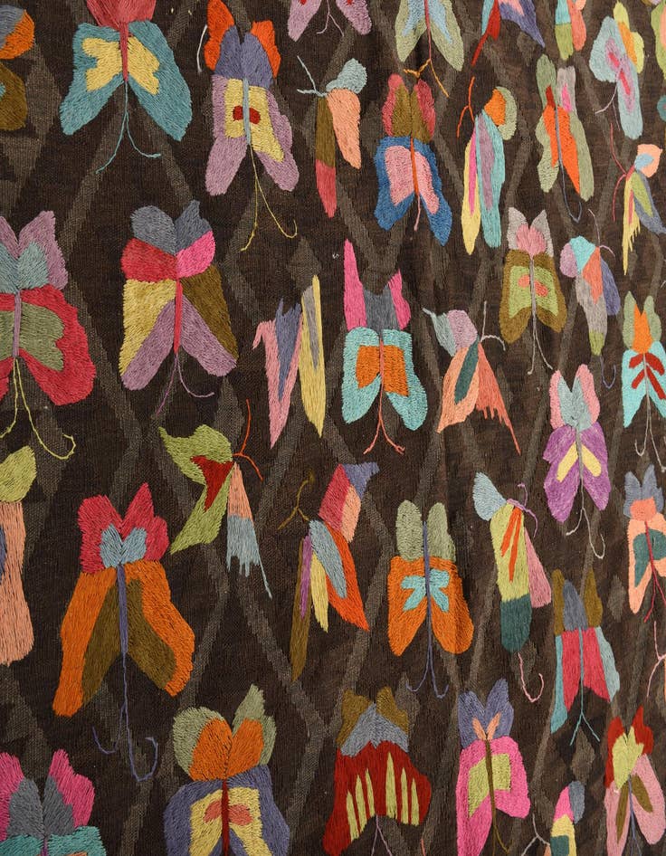 Detail image of 6' 6 x 9' 8  Hand Woven Kilim Suzani Wool Rug