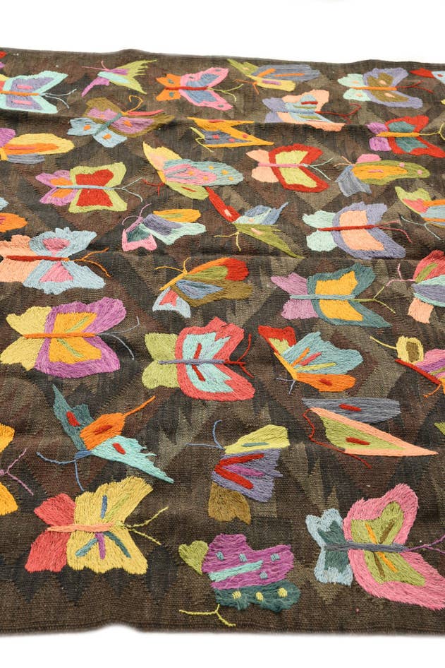 Detail image of 5' 3 x 7' 4 Hand Woven Kilim Suzani Wool Rug