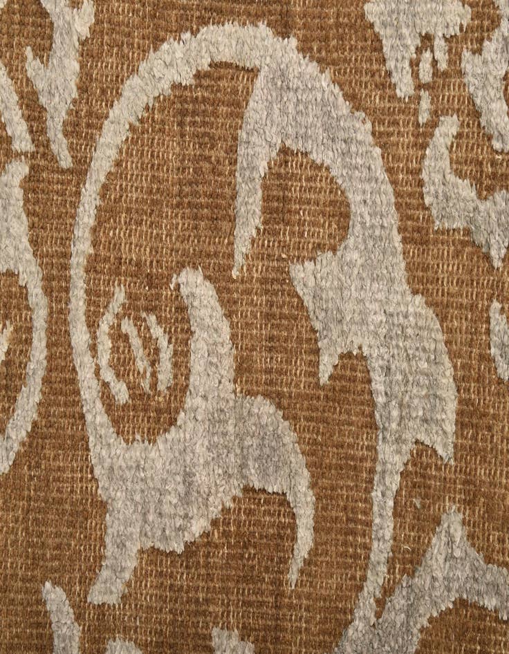Detail image of 7' 6 x 9' 8  Hand Knotted Luna Wool Rug