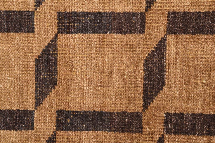 Detail image of 5' x 7' 10 Hand Knotted Luna Wool Rug