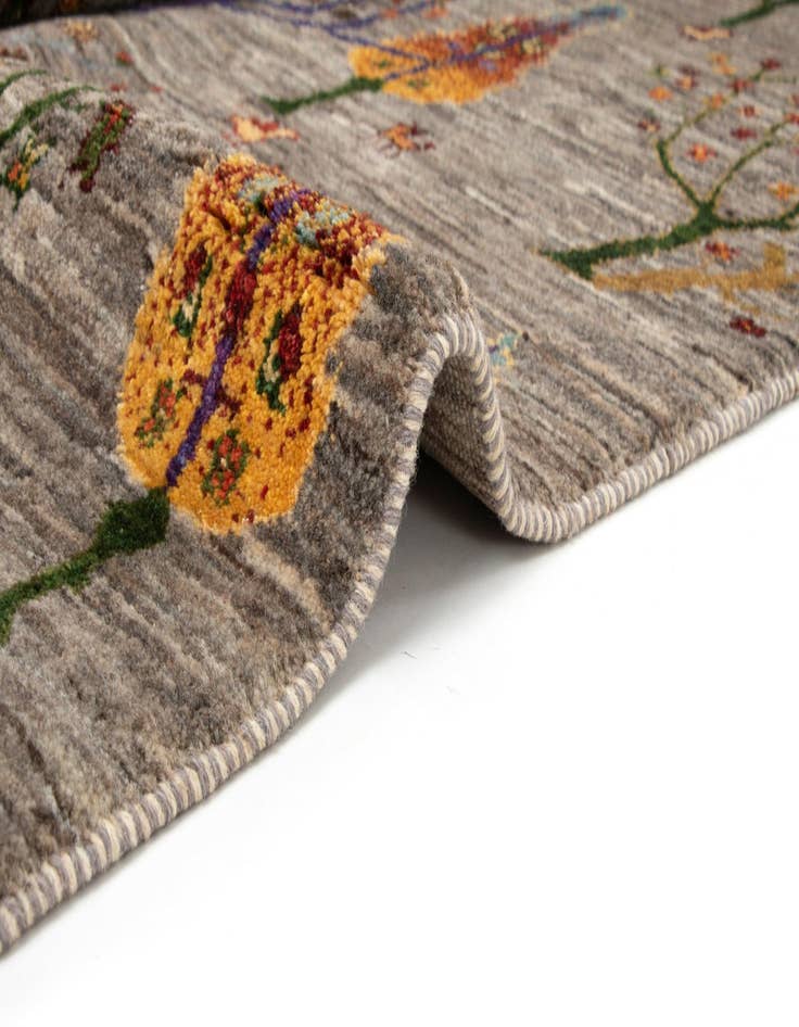 Detail image of 4' x 6' Luribaft Wool Rug