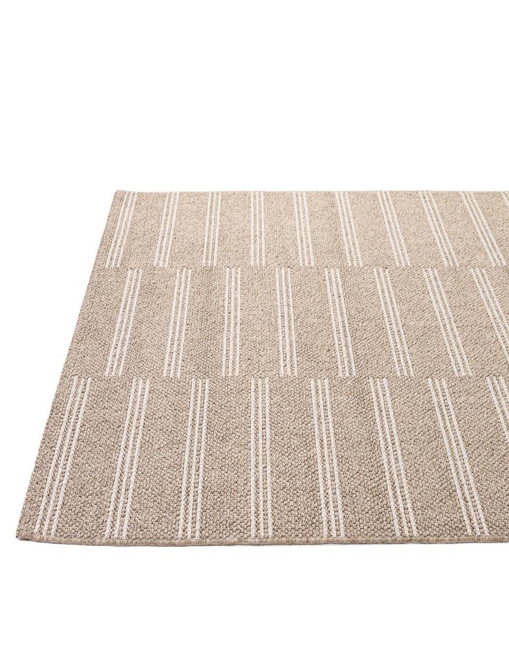 Detail image of 5' 4 x 7' 7 Machine Made Rug