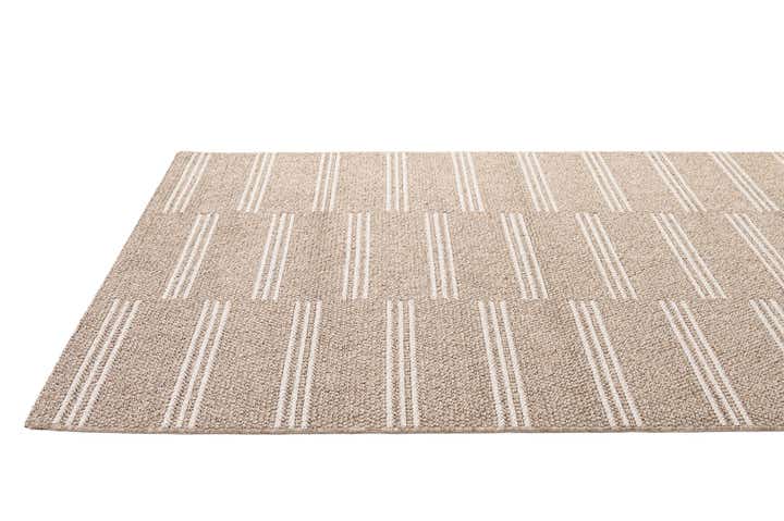 5' 4 x 7' 7 Machine Made Rug