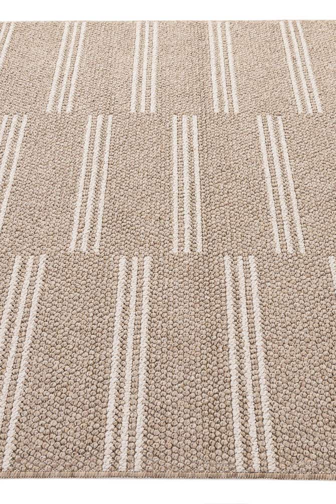 5' 4 x 7' 7 Machine Made Rug