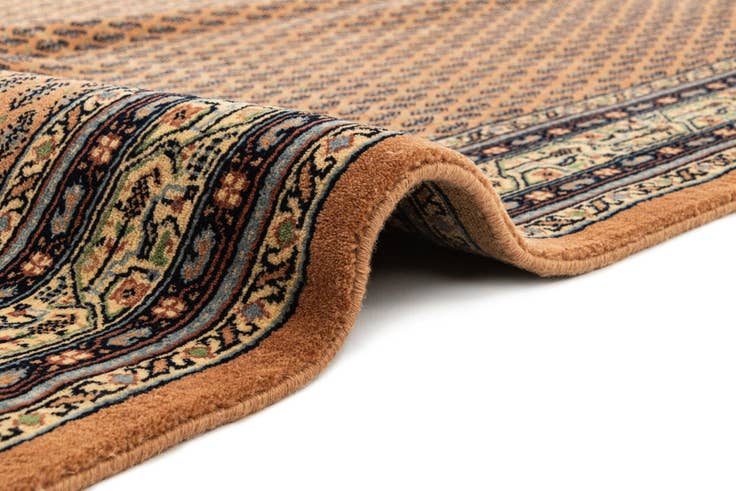 Detail image of 4' 7 x 6' 7 Mir Rug
