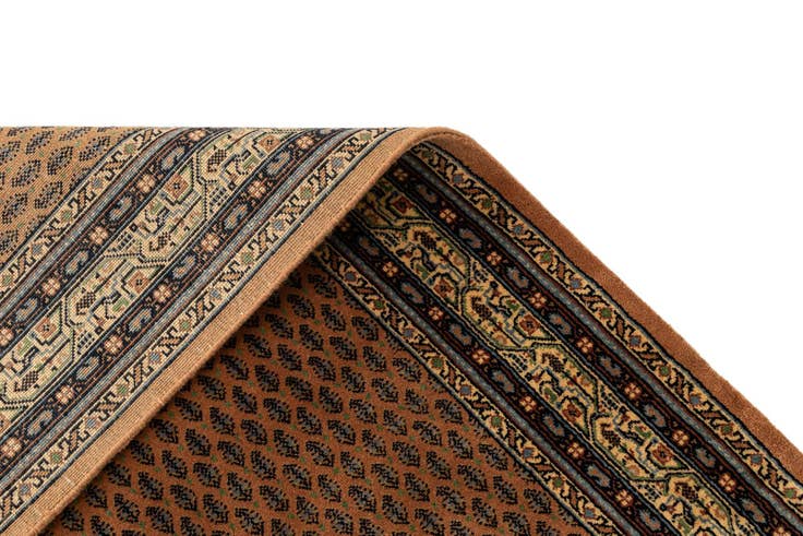 Detail image of 4' 7 x 6' 7 Mir Rug