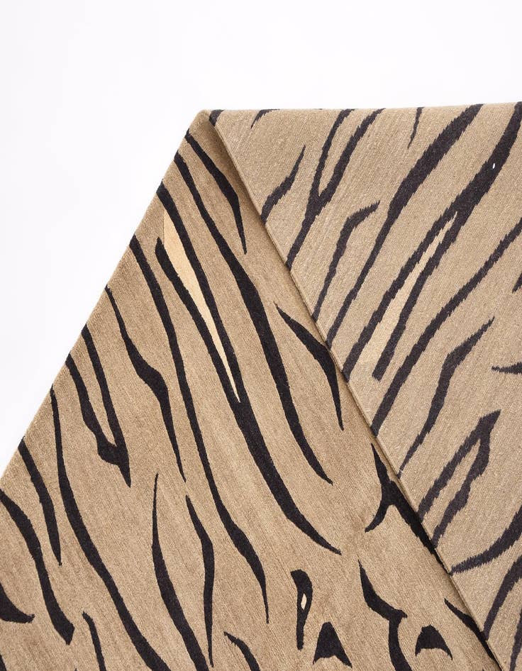 Detail image of 8' 2 x 9' 10  Hand Knotted Modern Roots Rug