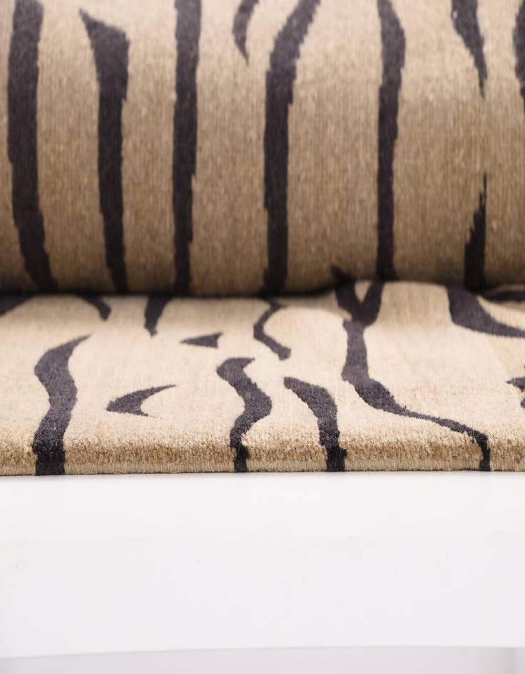 Detail image of 8' 2 x 9' 10  Hand Knotted Modern Roots Rug