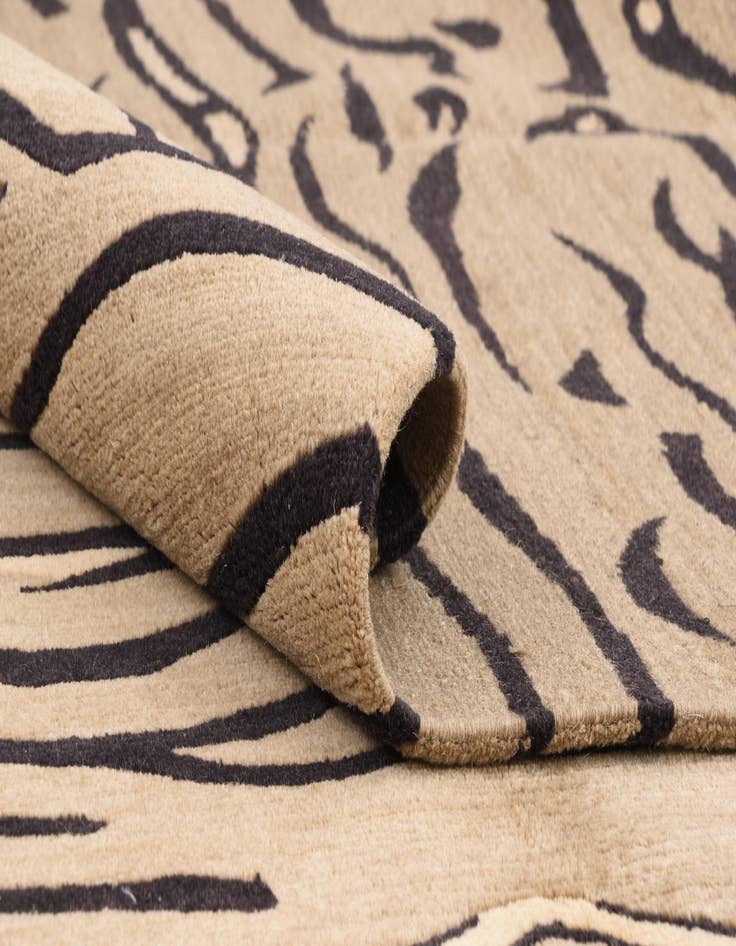 Detail image of 8' 2 x 9' 10  Hand Knotted Modern Roots Rug