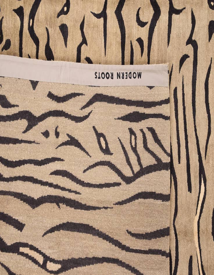 Detail image of 8' 2 x 9' 10  Hand Knotted Modern Roots Rug