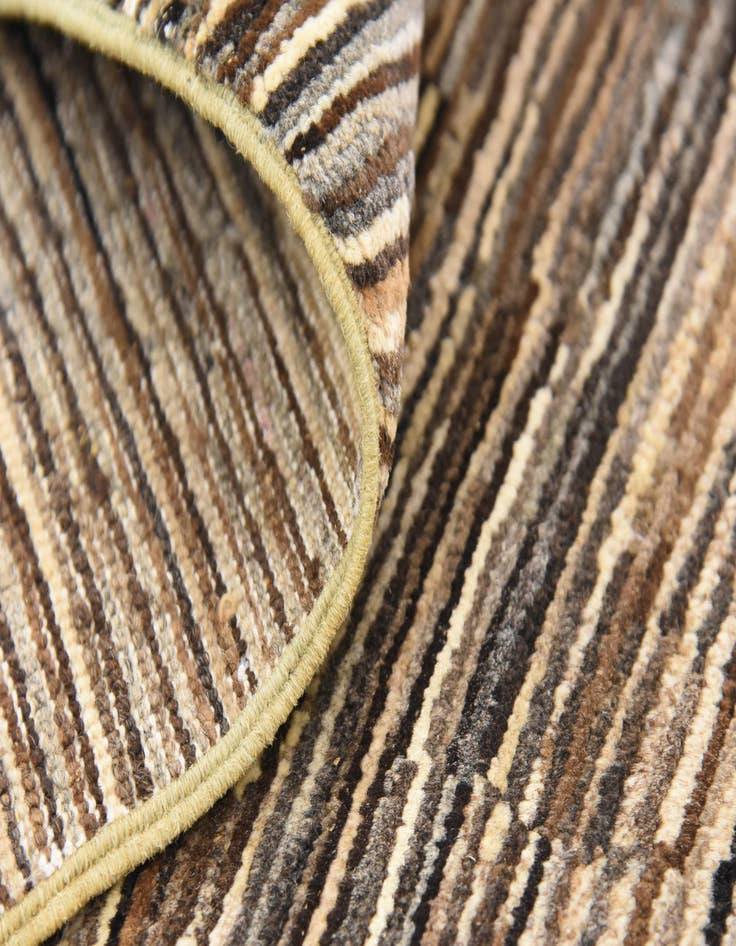 Detail image of 4' 9 x 6' 4 Hand Knotted Modern Ziegler Rug