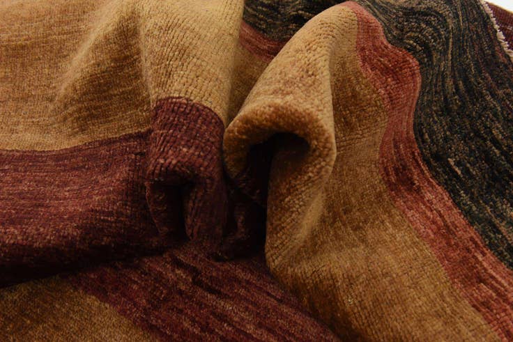 Detail image of 4' 10 x 6' 10 Modern Ziegler Rug